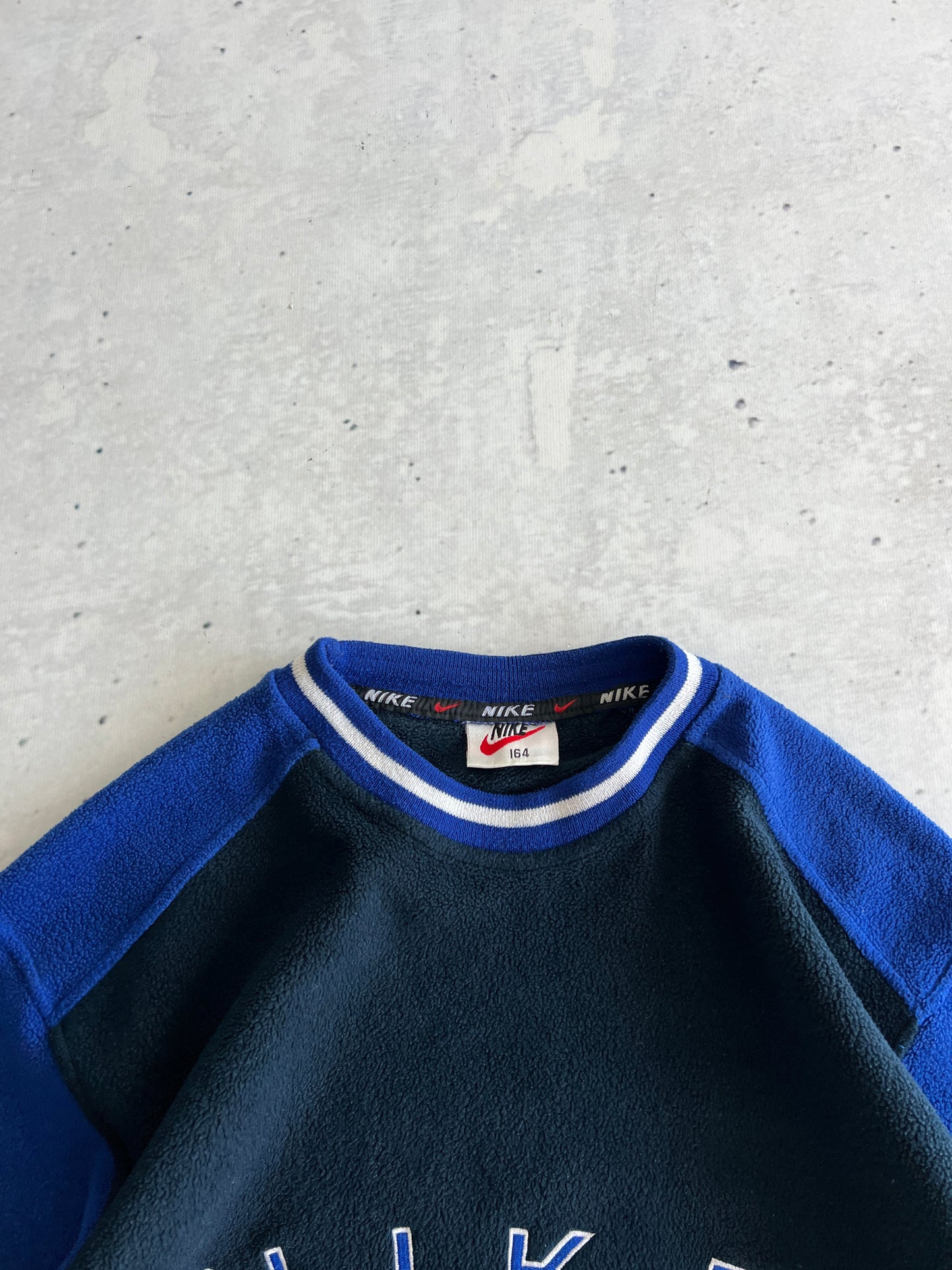 90's Nike Embroidered Spell Out Fleece Sweatshirt (XS/S)
