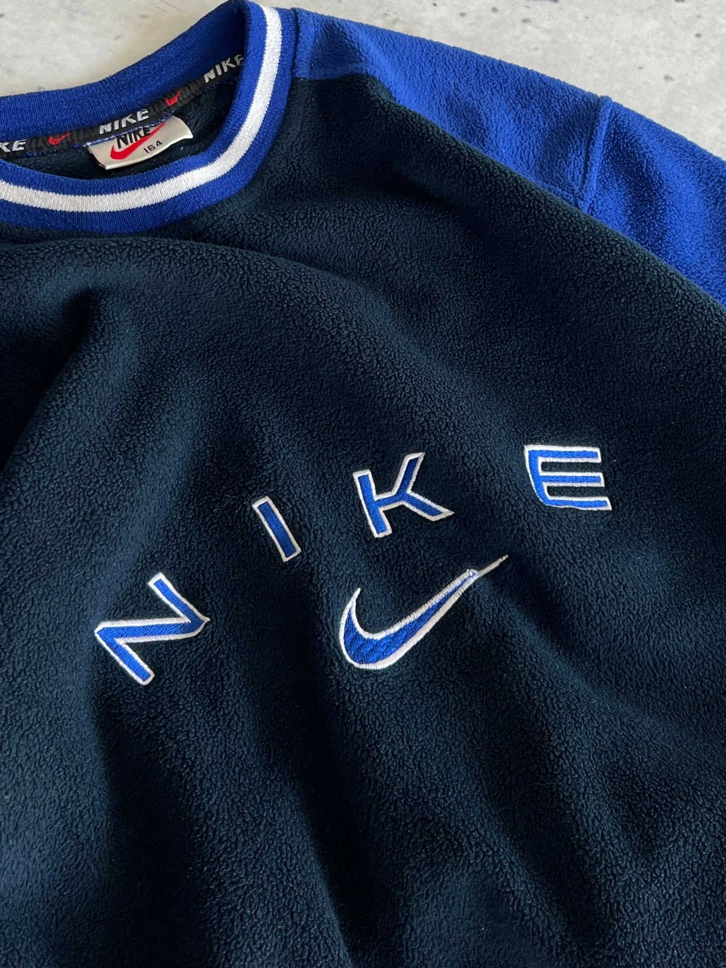 90's Nike Embroidered Spell Out Fleece Sweatshirt (XS/S)