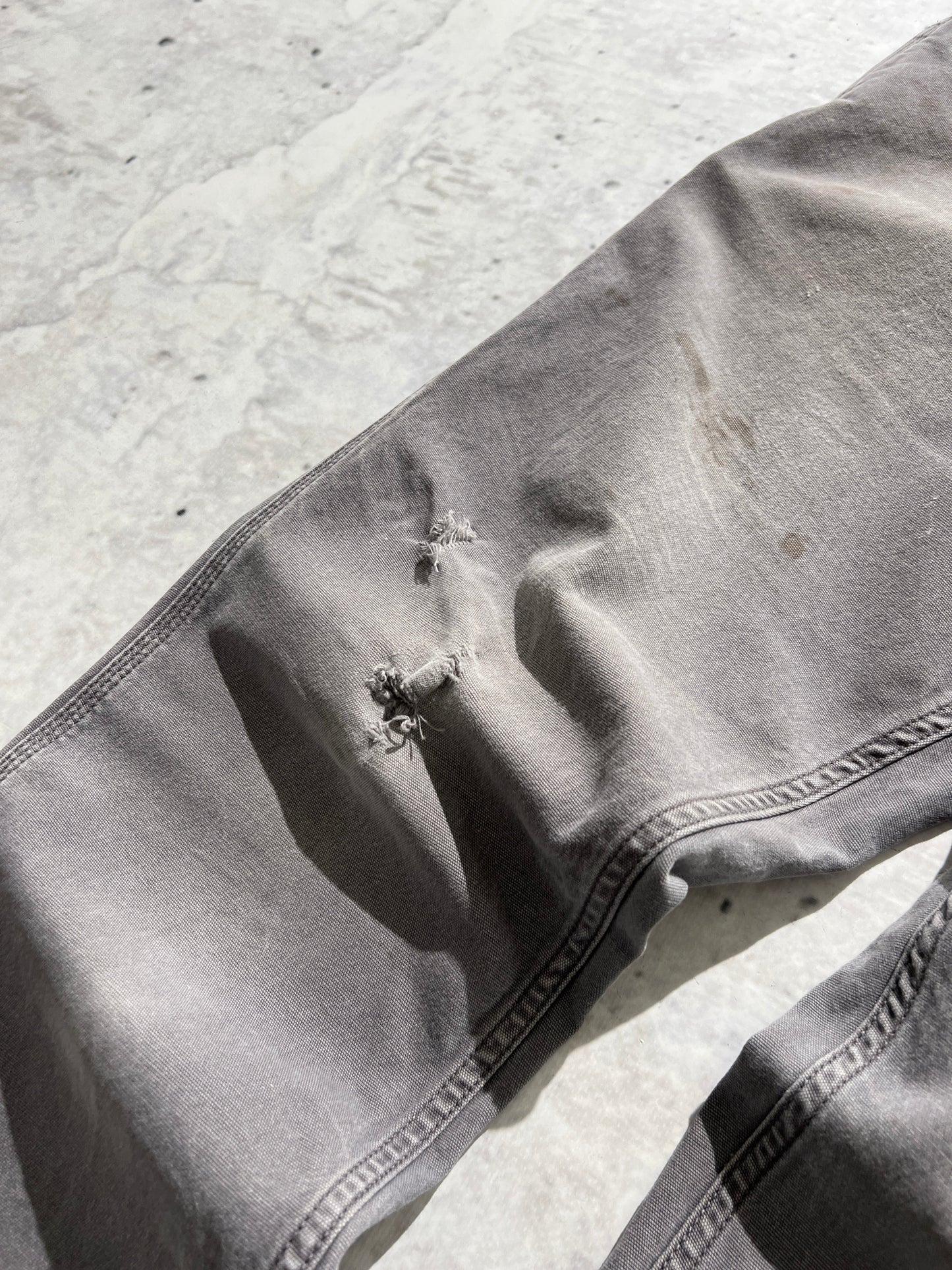 Vintage Carhartt carpenter work pants (W32 x L34)