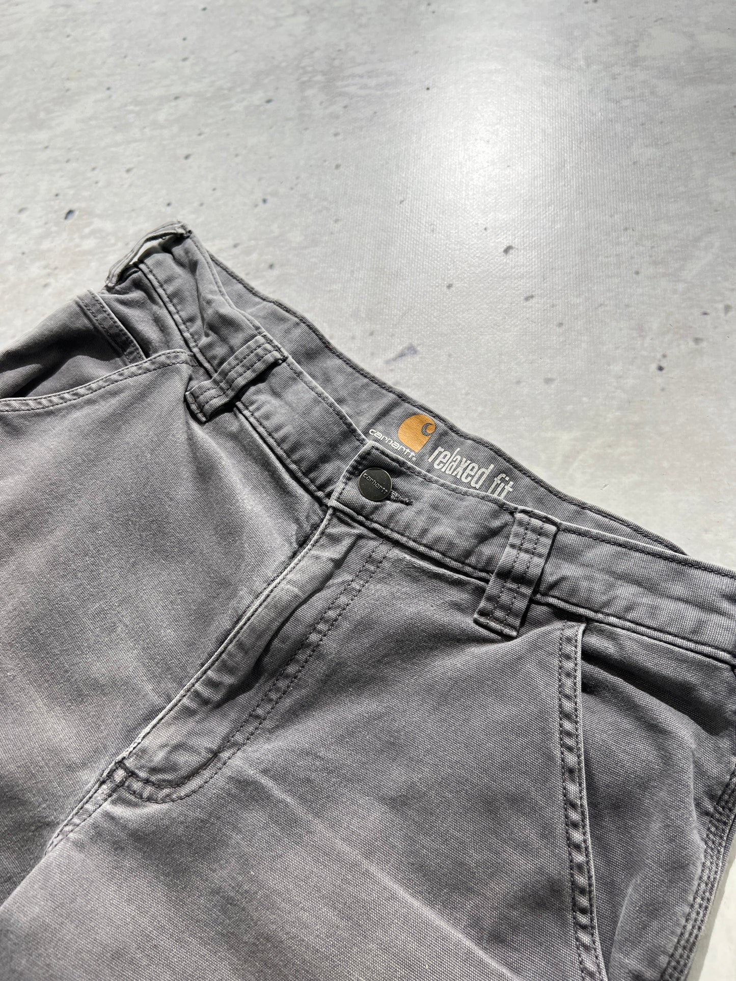 Vintage Carhartt carpenter work pants (W32 x L34)