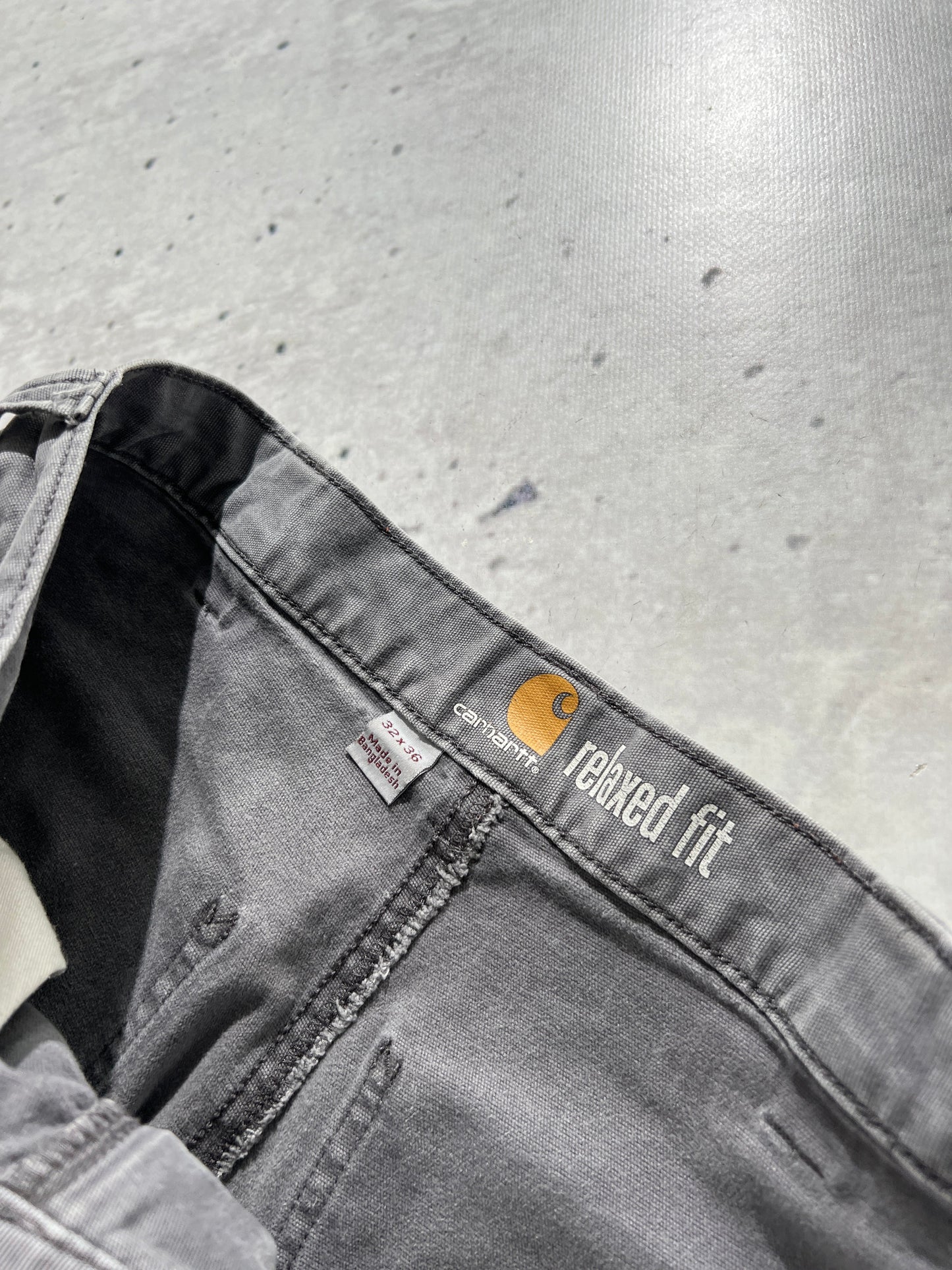 Vintage Carhartt carpenter work pants (W32 x L34)