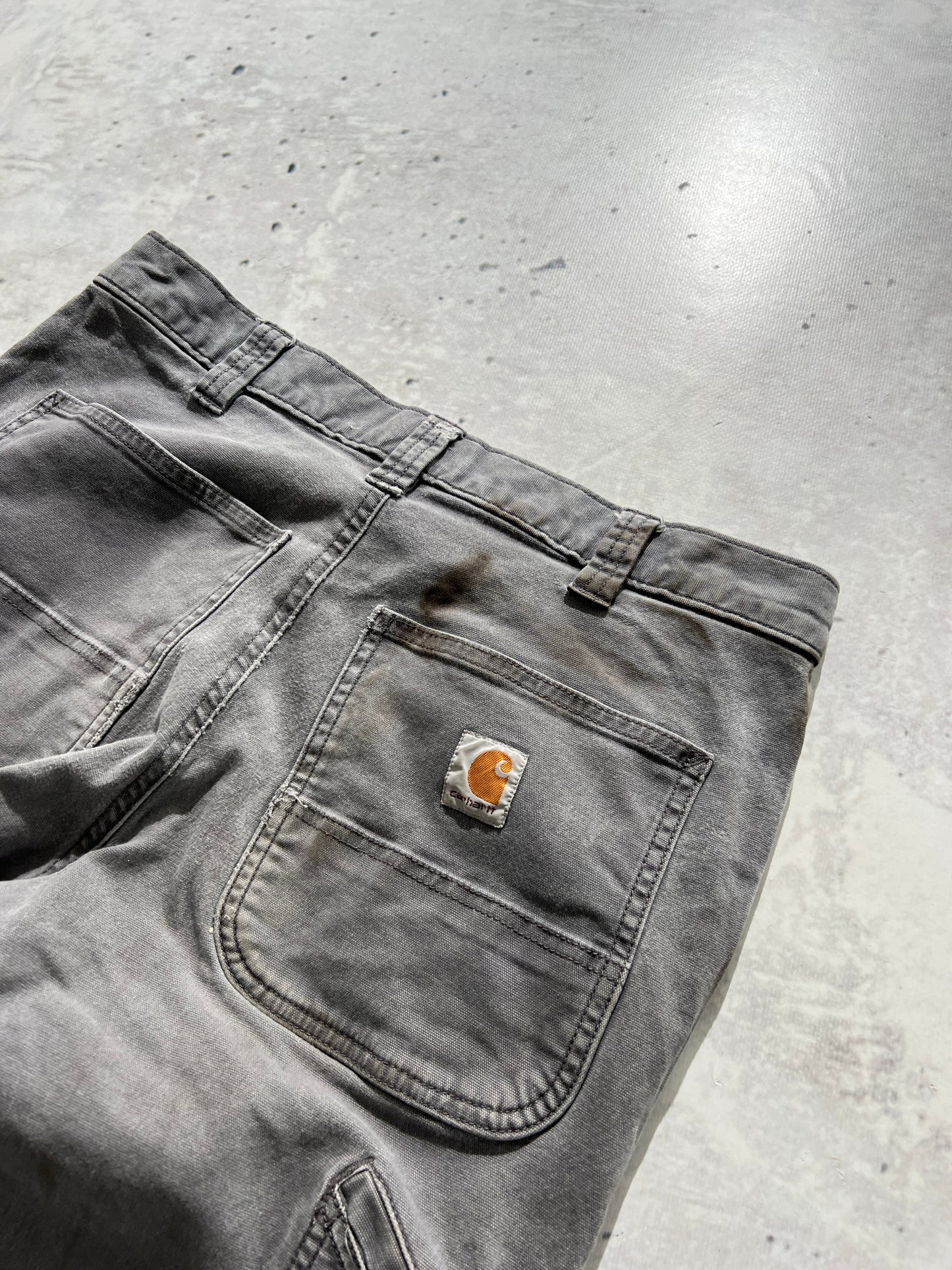 Vintage Carhartt carpenter work pants (W32 x L34)