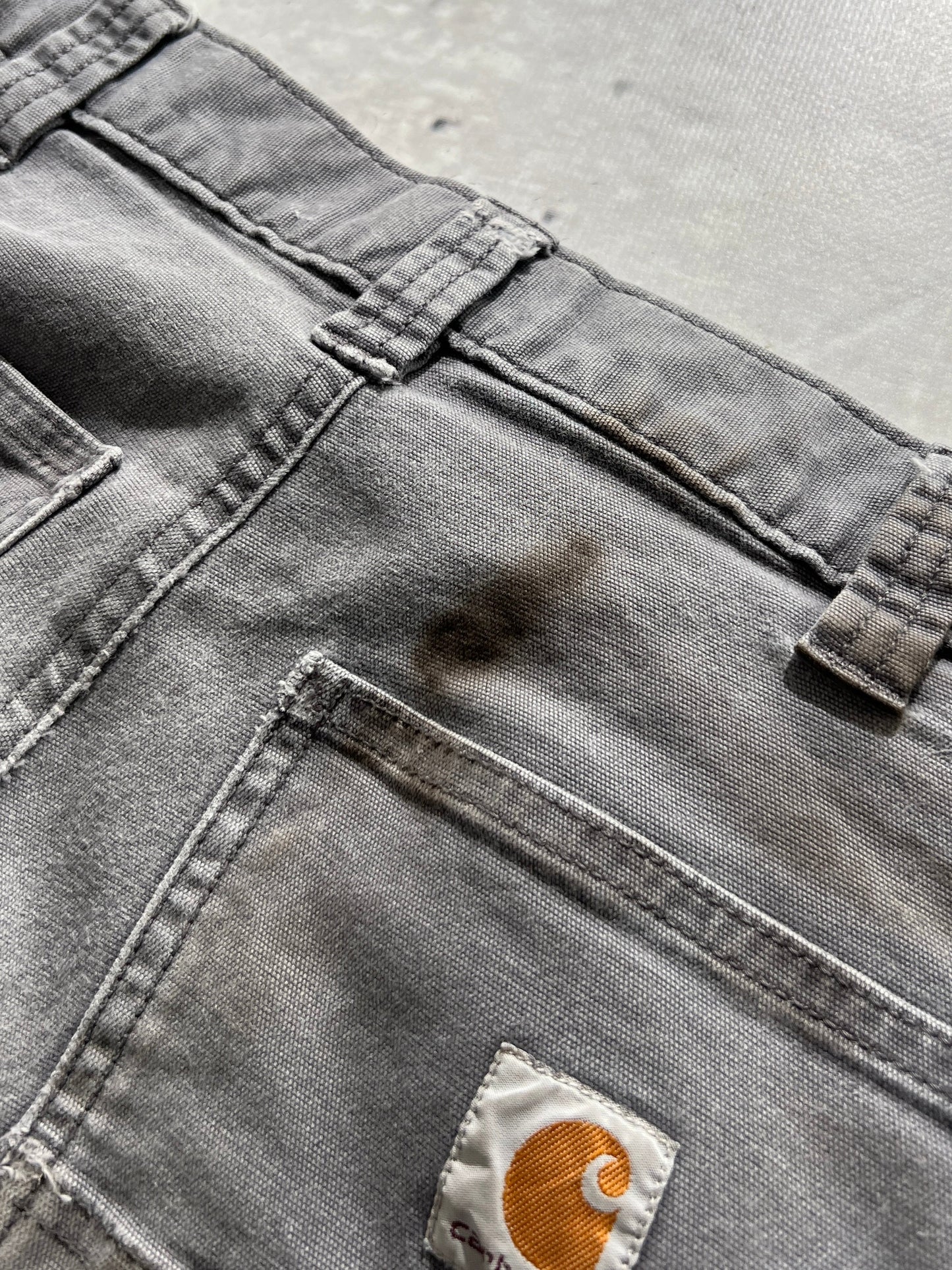Vintage Carhartt carpenter work pants (W32 x L34)