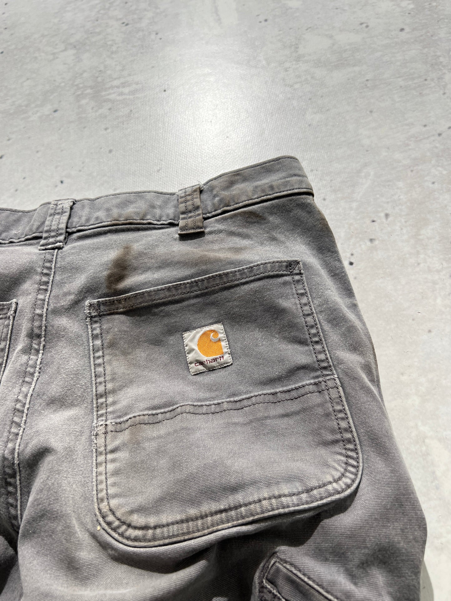 Vintage Carhartt carpenter work pants (W32 x L34)