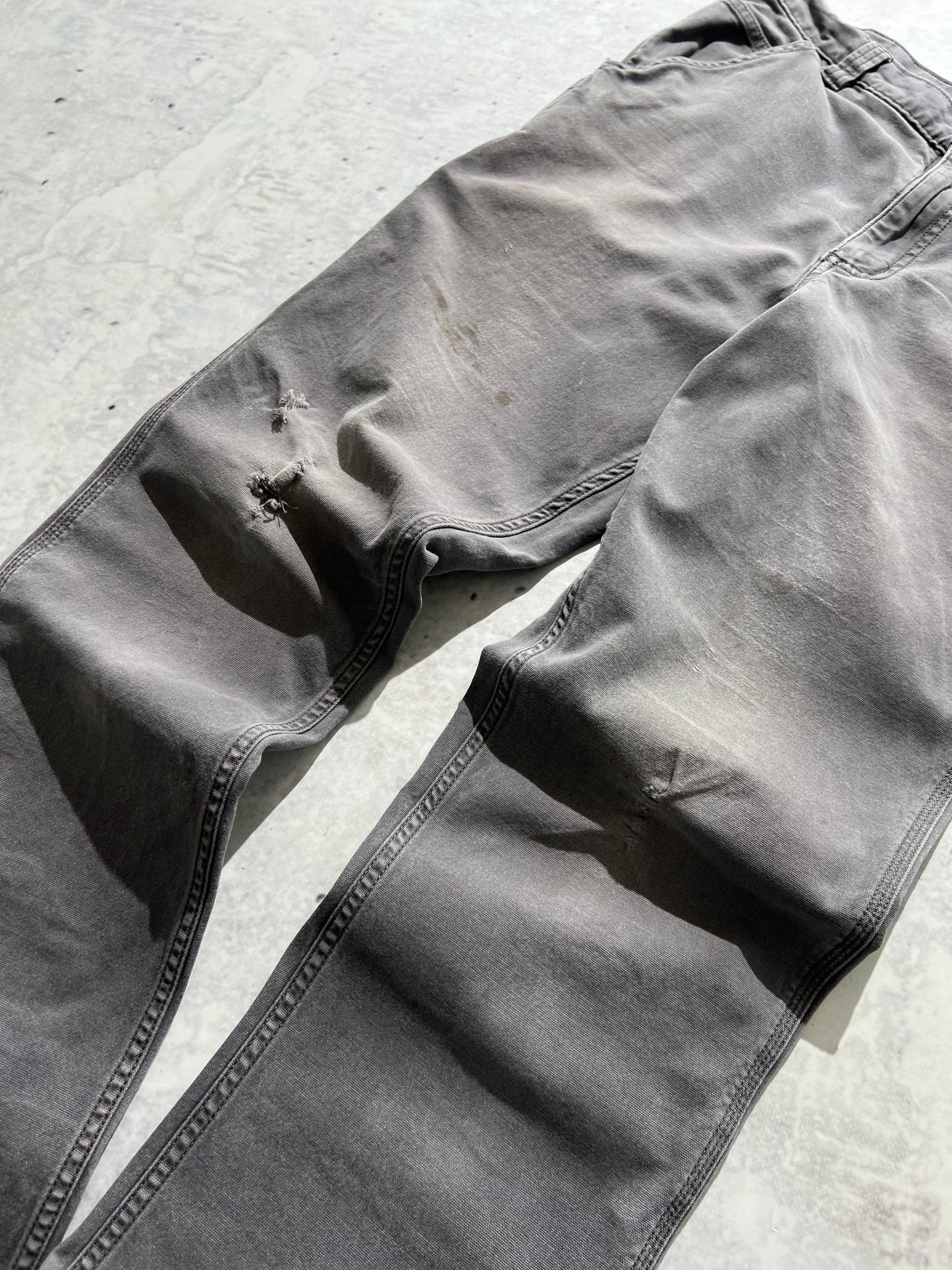 Vintage Carhartt carpenter work pants (W32 x L34)