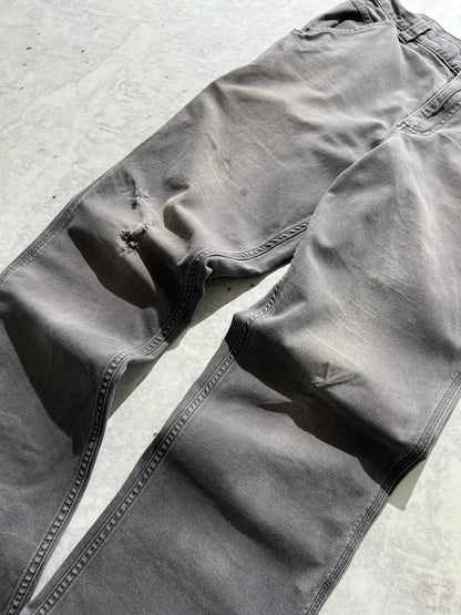 Vintage Carhartt carpenter work pants (W32 x L34)